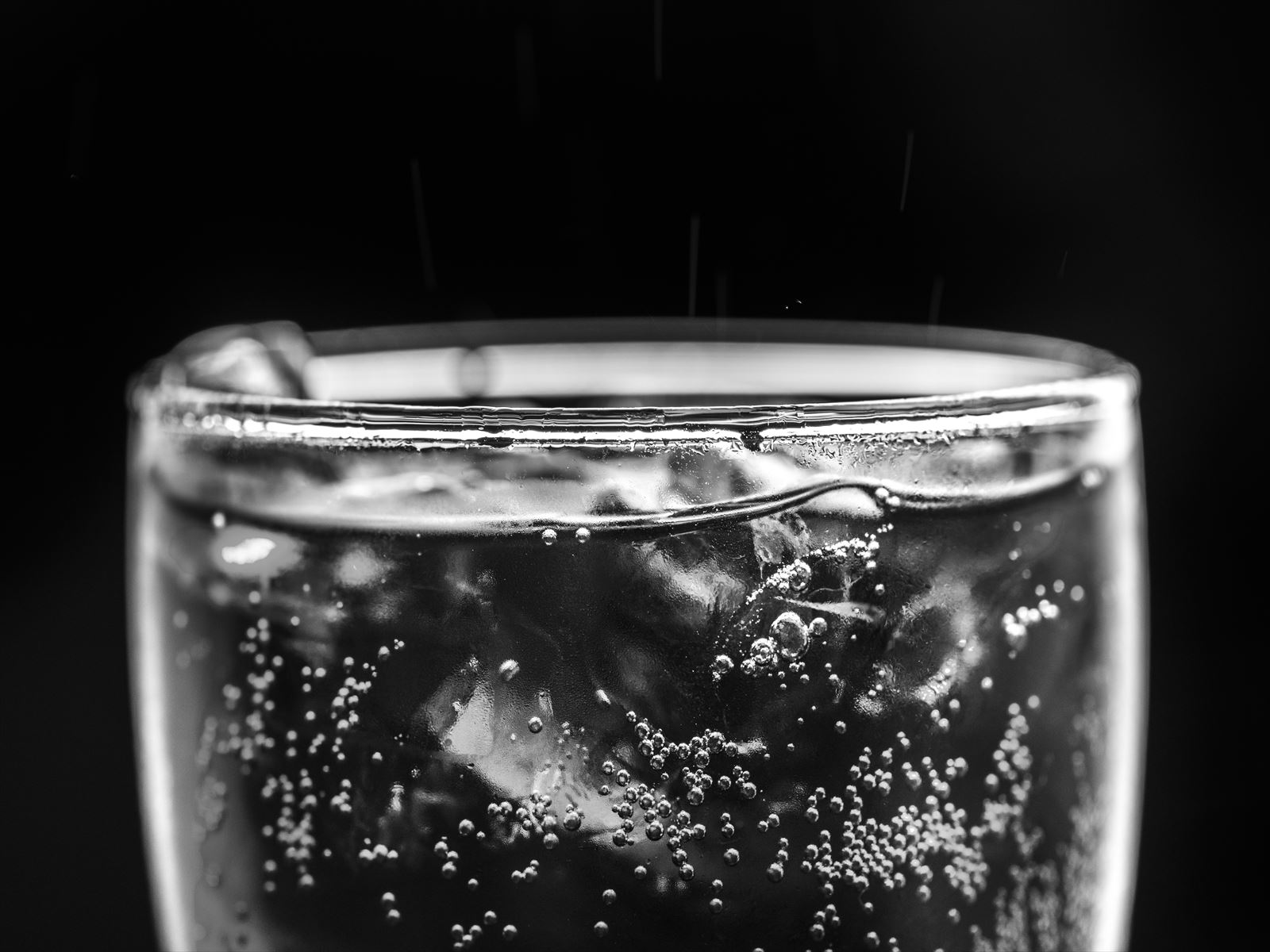 炭酸水のおすすめ人気ランキング11選！選び方のポイントや効果的な飲み方も